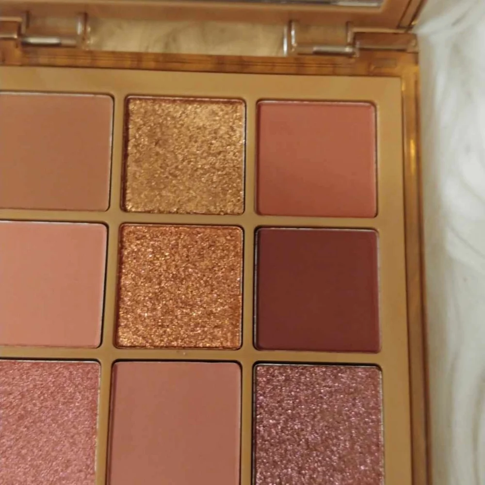 💖FIRM! NWT HUDA BEAUTY MEDIUM NUDE OBSESSIONS EYESHADOW PALETTE